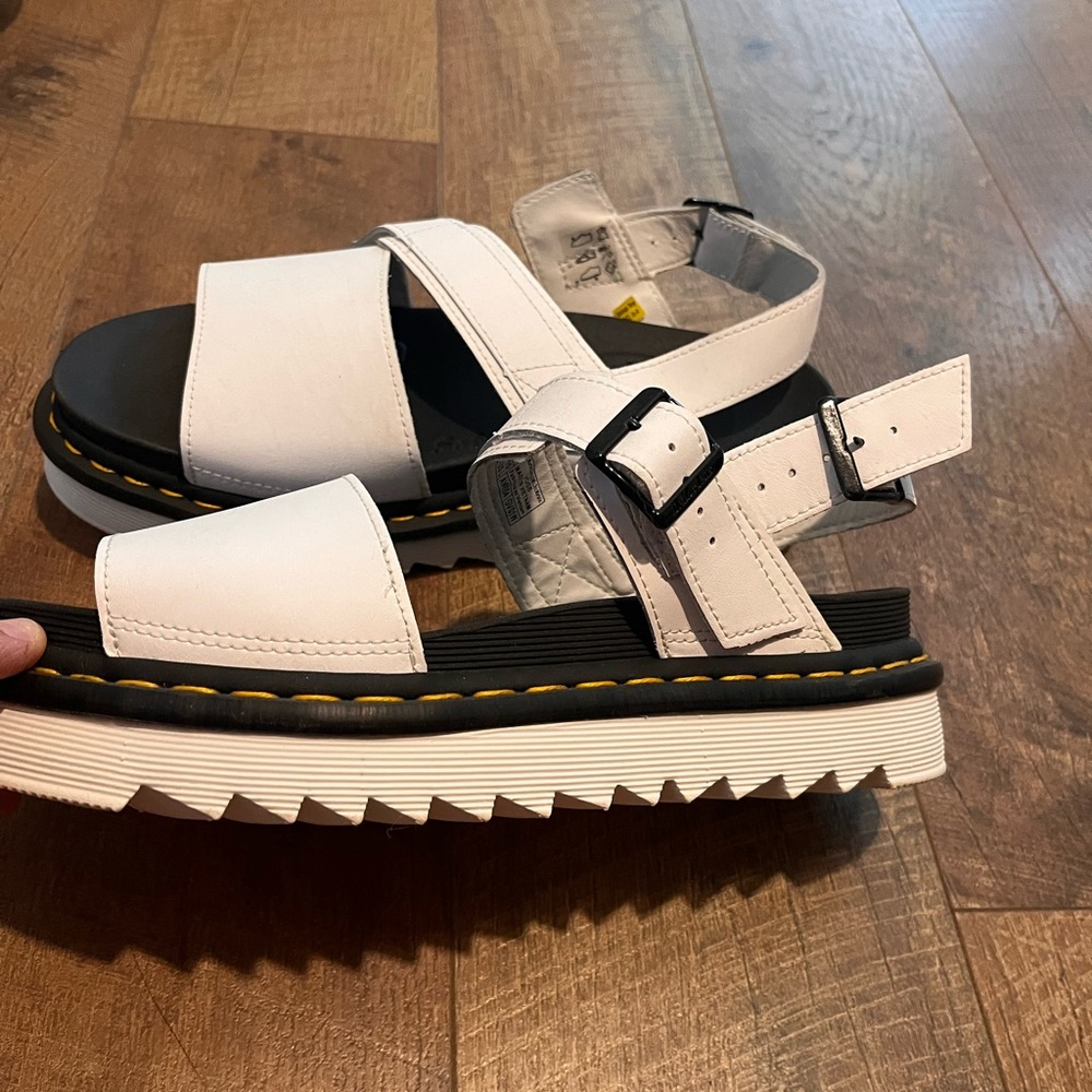 Dr. Martens Voss sandal